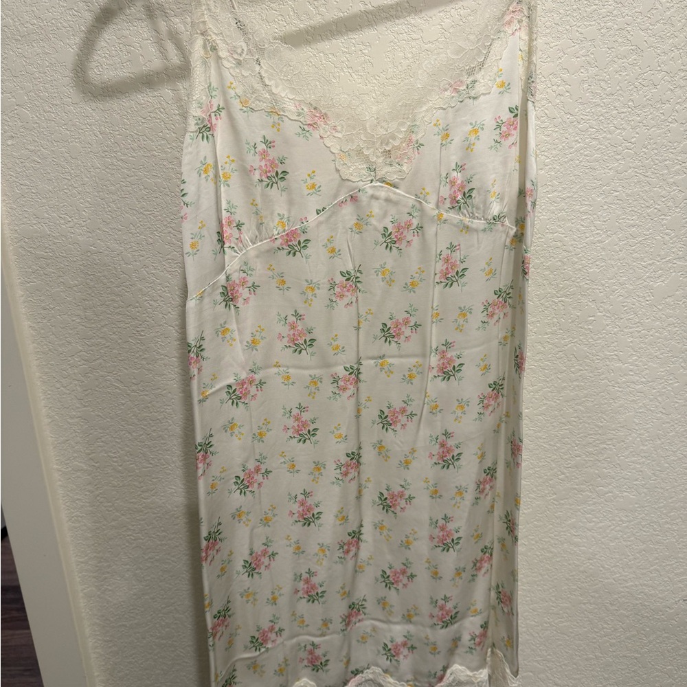 Aerie Floral Lace slip dress in White and Pink